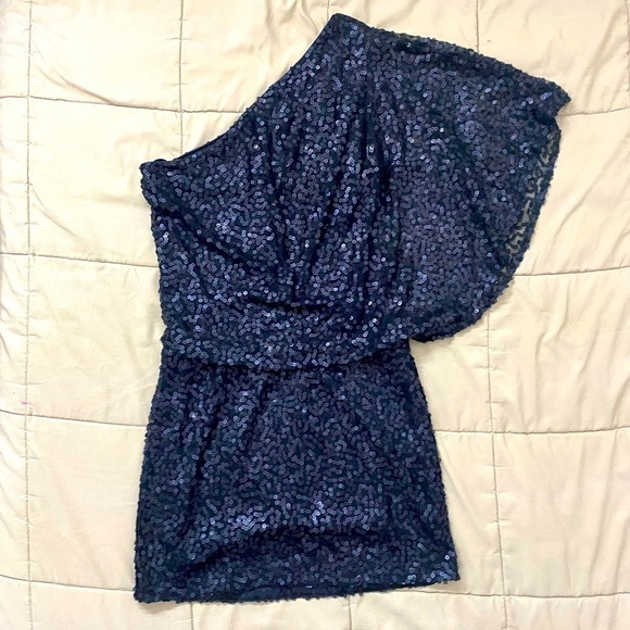 Jessica Simpson Dresses & Skirts - Jessica Simpson sequin one shoulder black dress